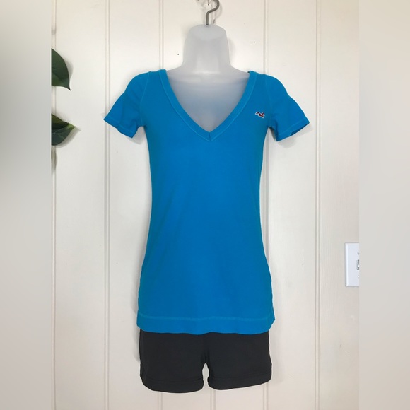 Hollister Tops - Hollister V-neck Blouse Large Open Back shape Teardrop or Oval
XS 0 - 2 Small